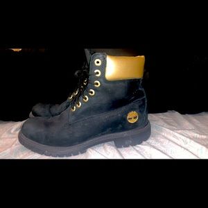 black and gold timberland’s size 9